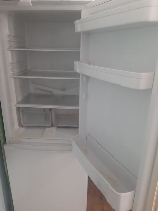 Продам холодильник Indezit