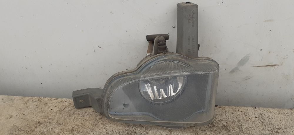Ляв Халоген  Във Предната Броня  Volvo V40 S40  2001-2004 Година