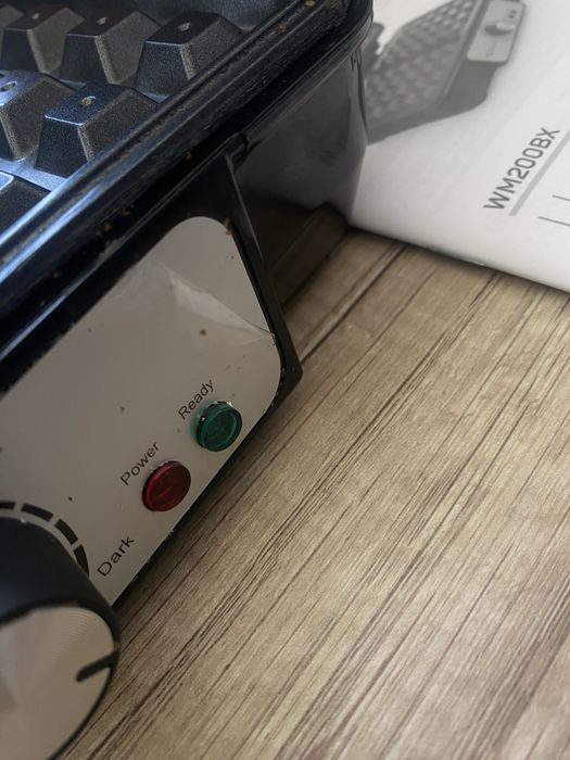 Гофретник Tesla WM200BX 1000w