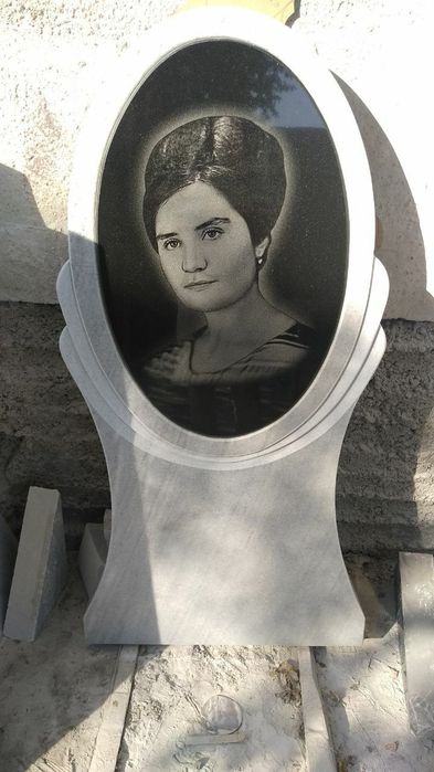 Pamyatnik granit marmardan