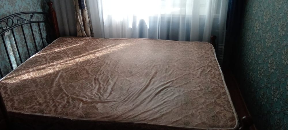 Кровать для спальни