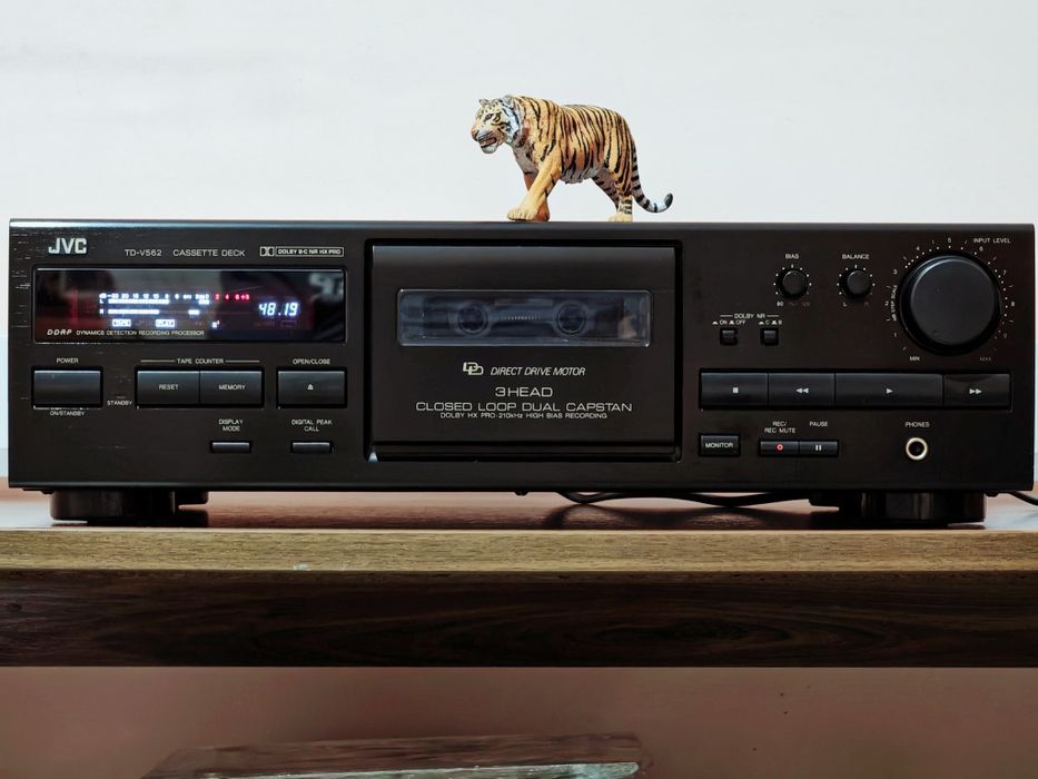 Jvc TD-V562. Un super deck. 3 Head DDD drive.  Preț fix !