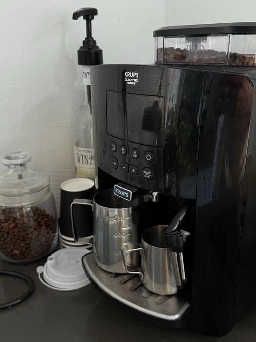 Продам кофемашину Krups EA8100