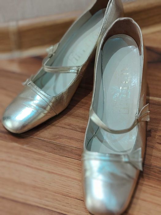 ПРОДАМ туфли Италия,38