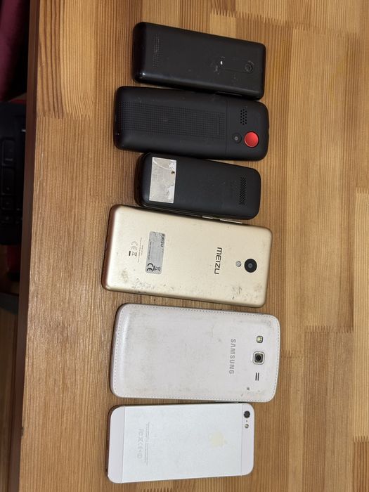Продам телефоны б/у: iPhone, кнопочные, сенсорные