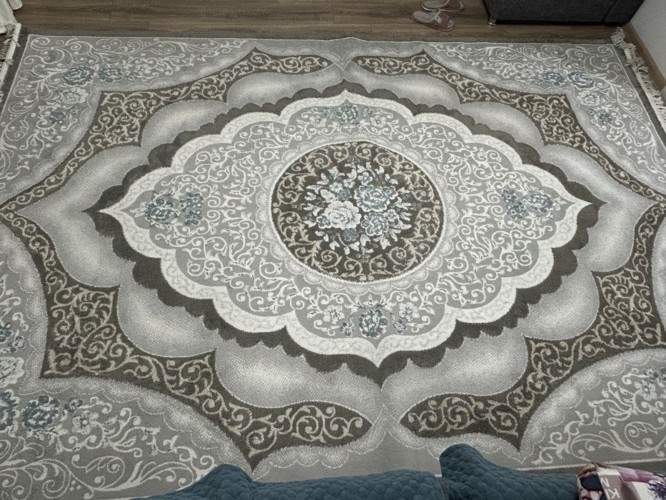 Ковер турецкий 2,5х3,5 чистый б/у