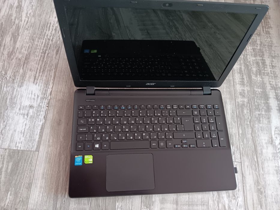 Черен лаптоп acer