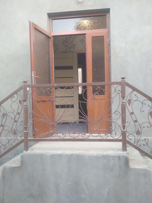 Nur to'yxonasi yonida 6 sotix 1 sotix zaxvat joyi bor hovli sotiladi