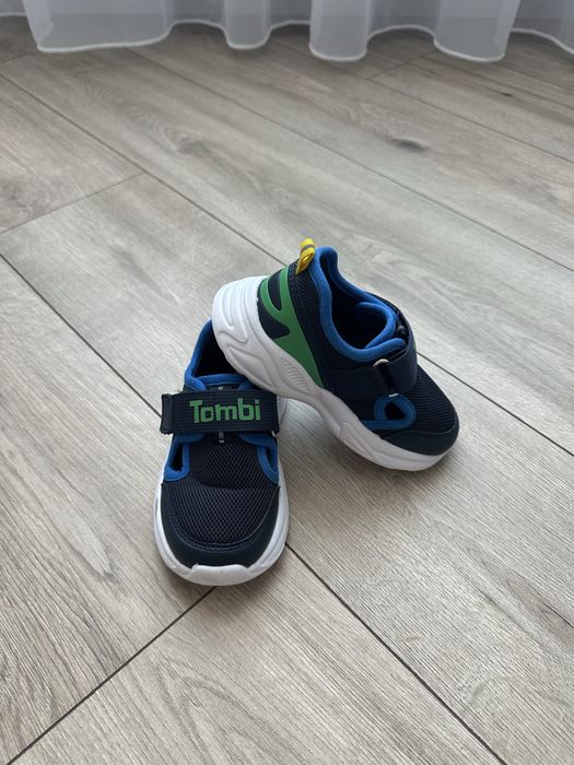 Продам кроссовки