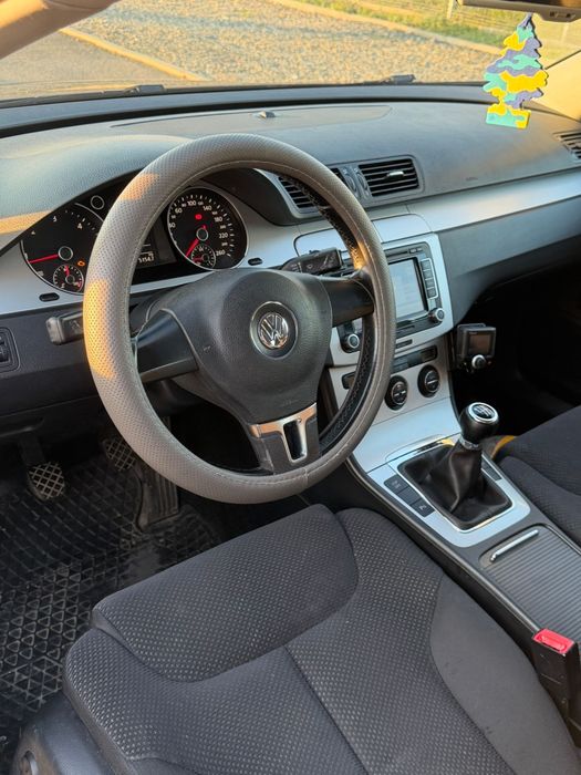 VOLKSWAGEN Passat 2010 — imagine 3
