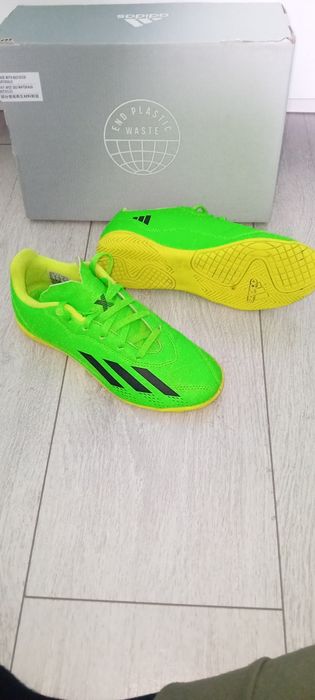 Обувки за зала Adidas р-р 34