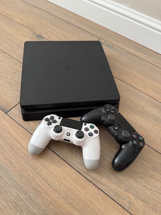 Playstation 4 slim в идеальном состоянии, срочно!