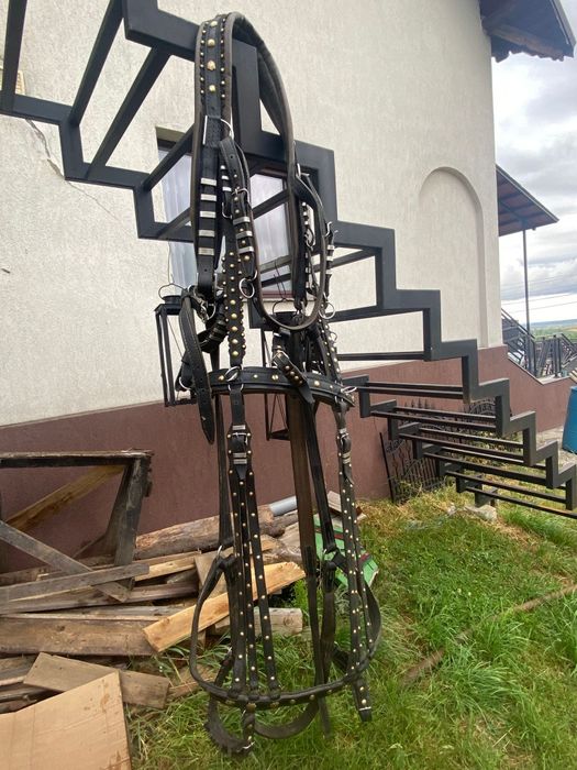 Vand ham ca nou foarte puțin folosit