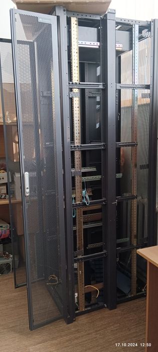 Продам шкаф для оборудования