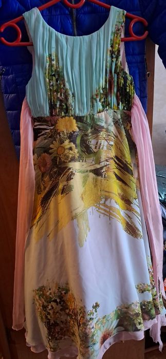 Продам платья для девочек