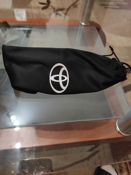 Чисто нови слънчеви очила. Тойота модел унисекс.