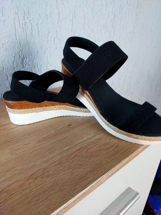 Дамски сандали на платформа