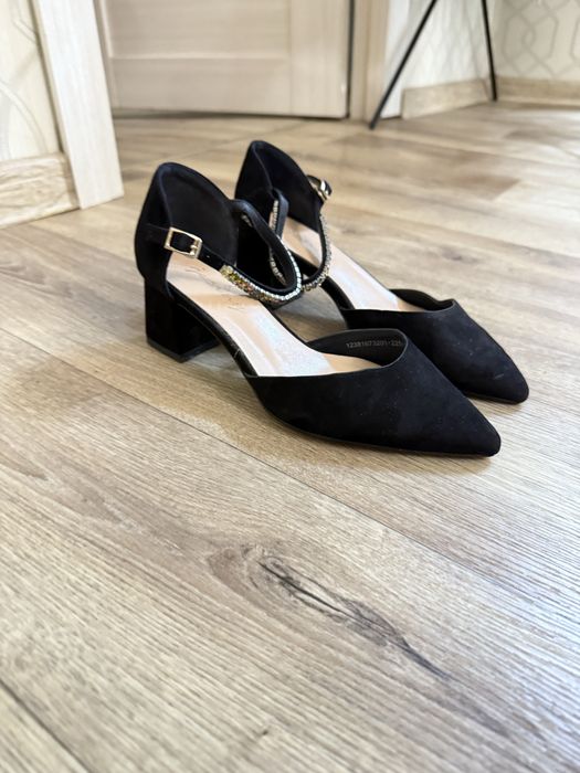 Продаю туфли,носили один раз.