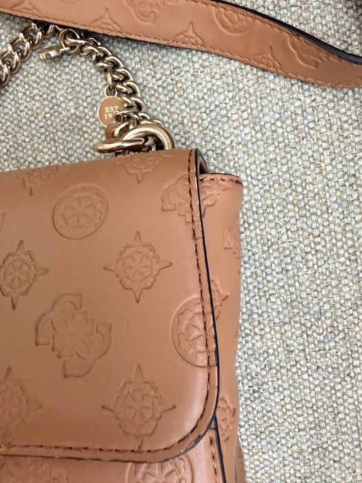 Дамска чанта Guess