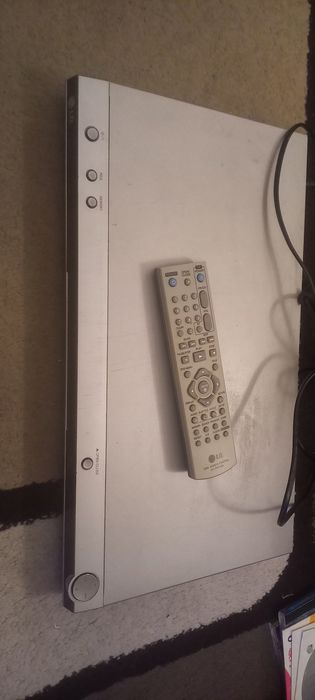 DVD плейър LG в комплект с над 30 детски филмчета