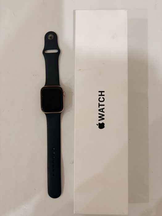 Продам Apple watch SE 44 Gold