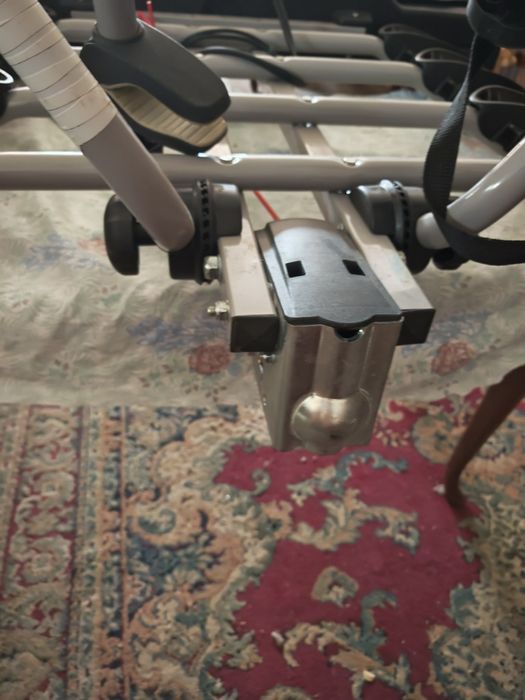 Италиански багажник за 4 велосипеда за теглич с номер и стопове