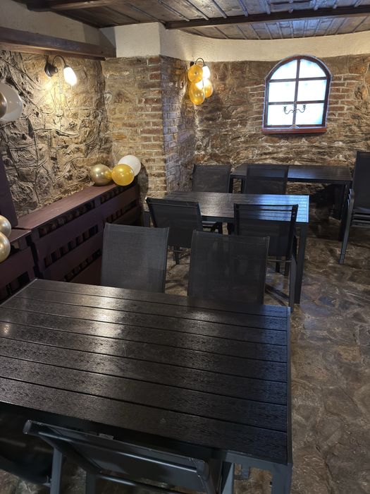 Различни маси и столове