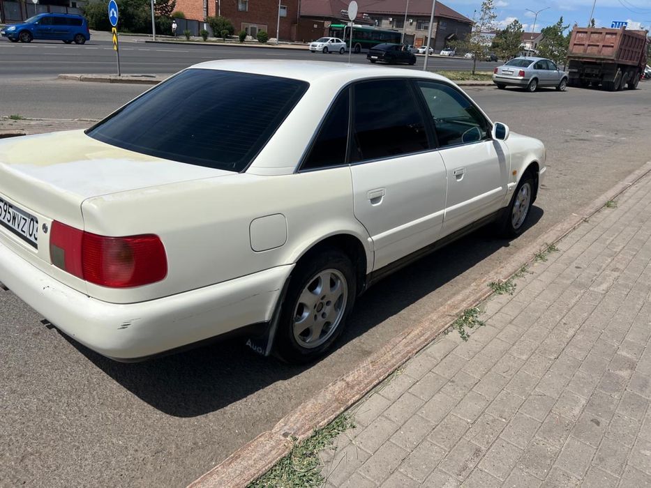 Продам автомобиль Ауди А6 С4