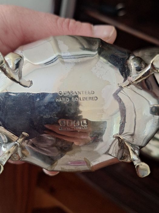 Дълбоко посребрени прибори свещния фруктиера