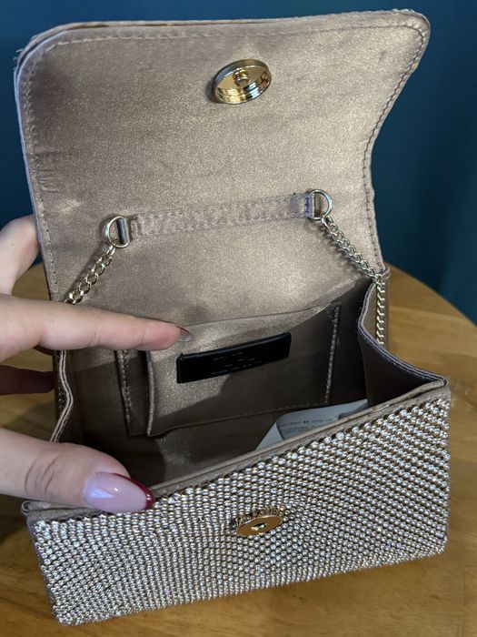 Лъскава чанта от Зара