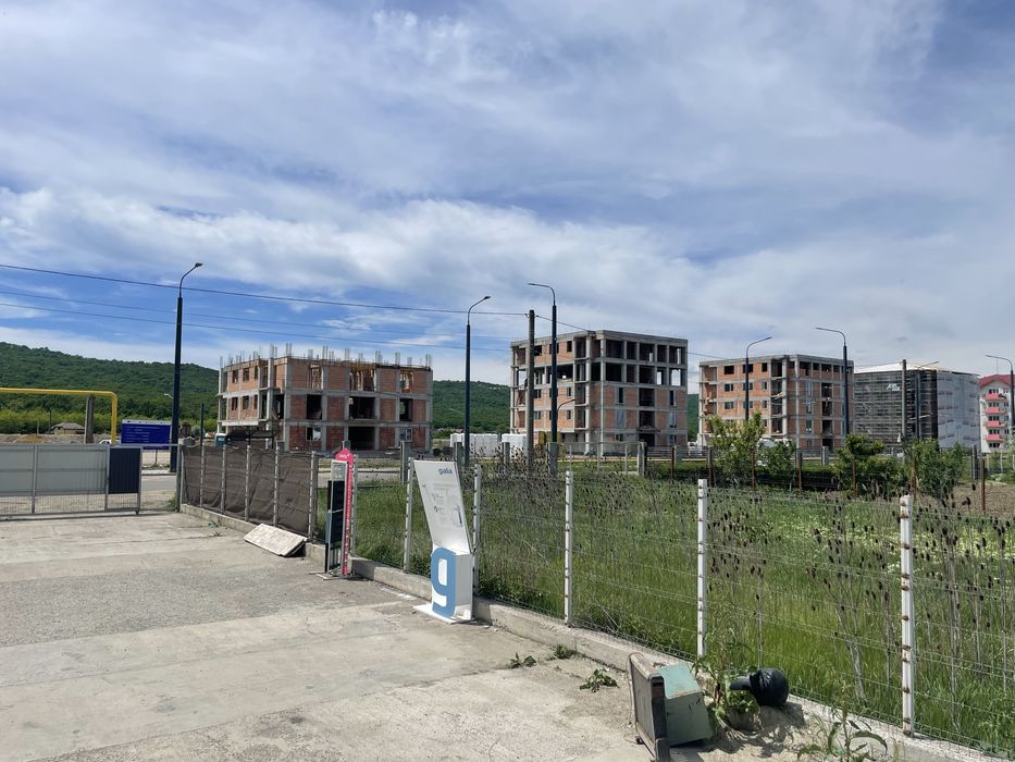Cladire / hala / garaj plus teren de vanzare