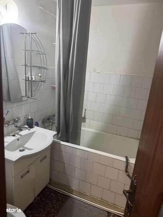 Titan , piața Miniș