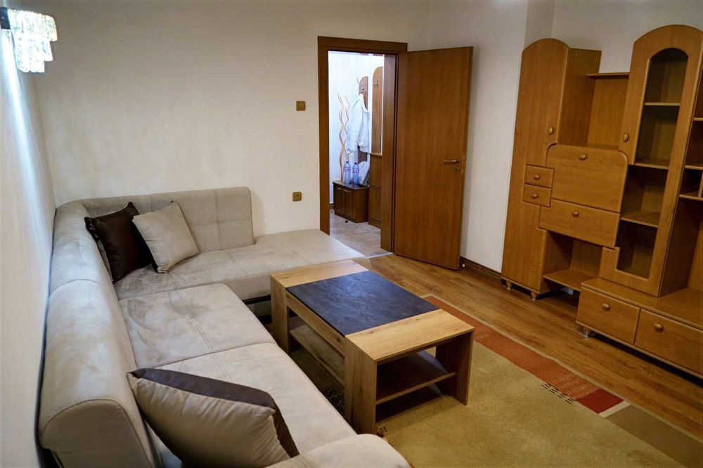 Продава се Тристаен апартамент в Пловдив, Гагарин - 85 кв.м за 1918 €/кв.м - Снимка #2