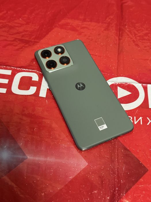ЧИСТО НОВ 512GB Motorola Edge 70 Гаранция Technopolis 2027 Lily Pad