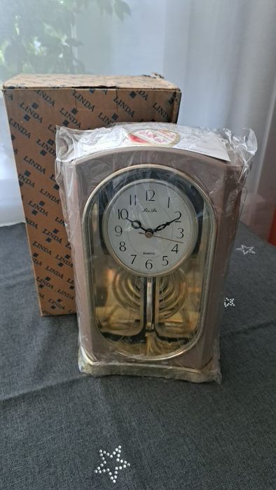 Продам новые часы на батар.