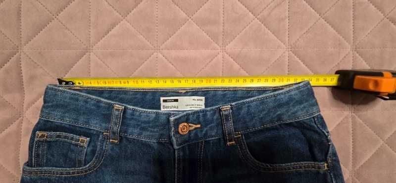 Blugi Bershka, model larg, ca NOI