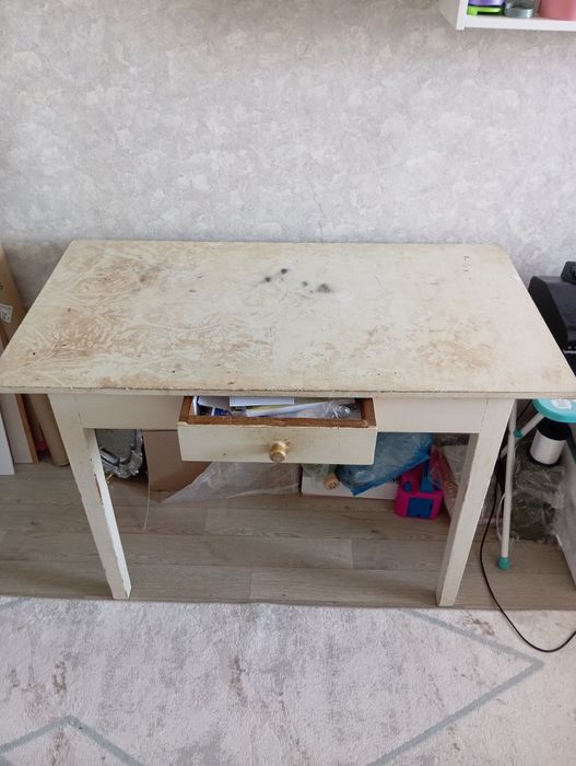 Продам стол кухонный