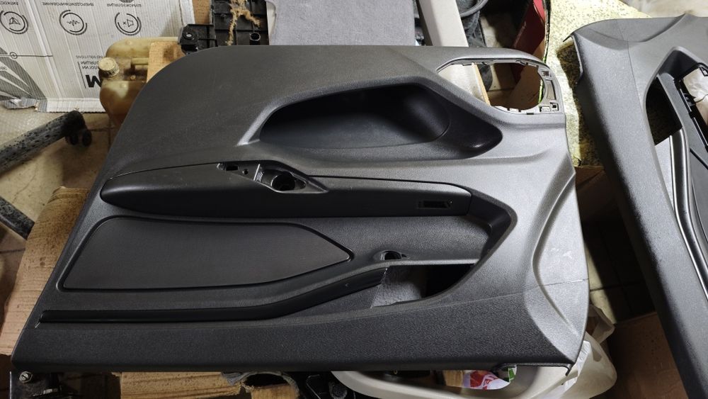 Продам передние обшивки Лада Веста