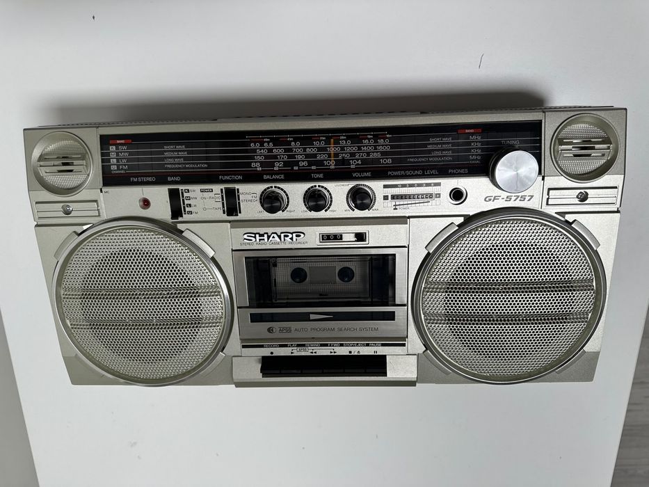 Radiocas Sharp GF 5757 impecabil