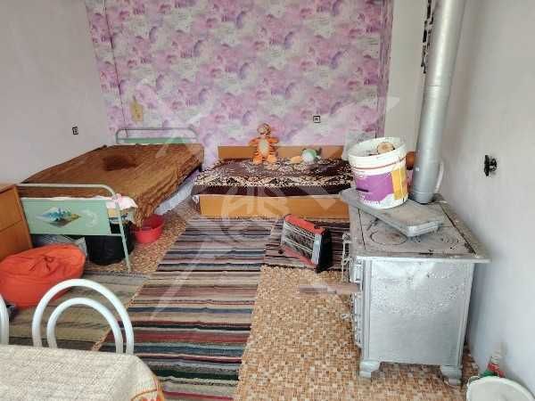 Двуетажна къща в село Вършило 82145