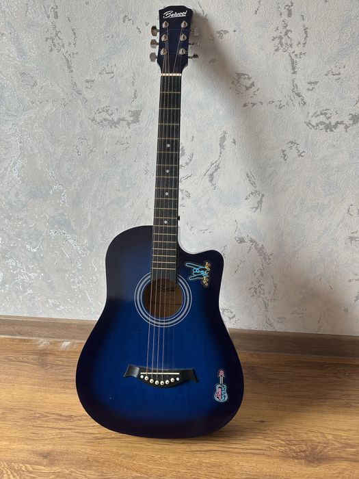 Продам гитару в отличном состоянии