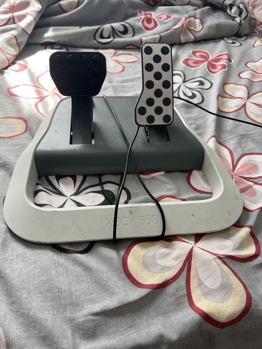 Vând volan cu pedale xbox360