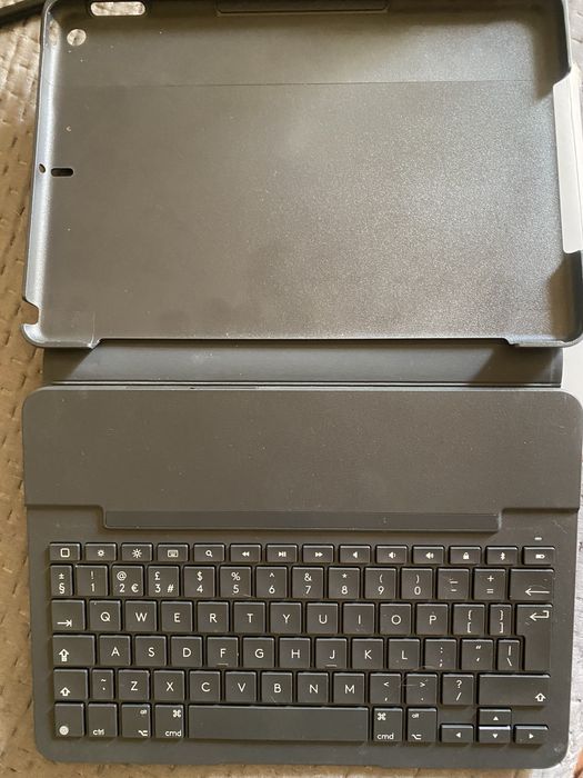 Кейс с клавиатура за ipad 10,2