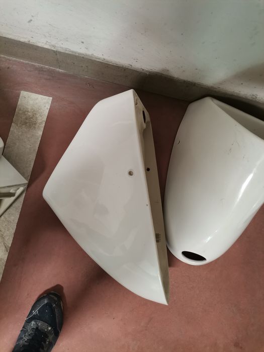 Тоалетни чинии и за вграграждане и писуари и писоари