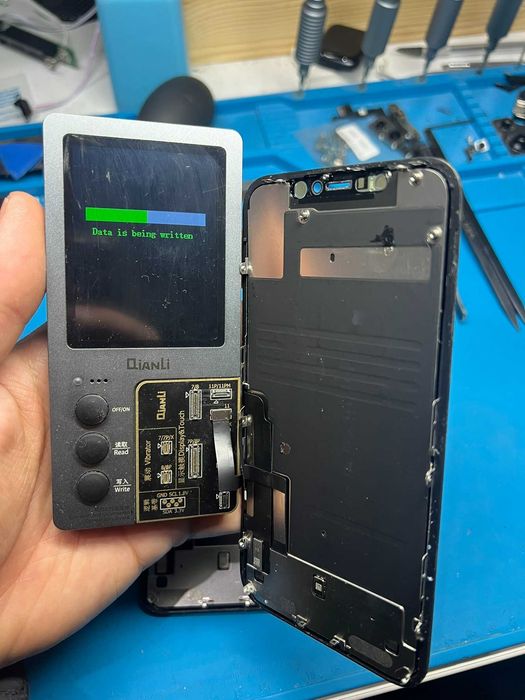 Смяна на дисплей iPhone 11/12 Mini/13/14/Pro/MAX/15 Plus/16 Pro Max