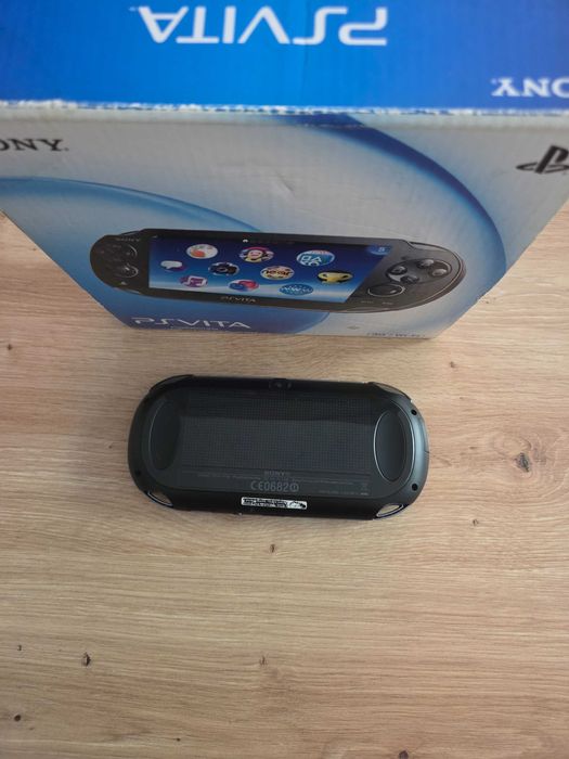 PS Vita Oled modat cu adaptor SD2Vita plus card Sandisk 64gb impecabil