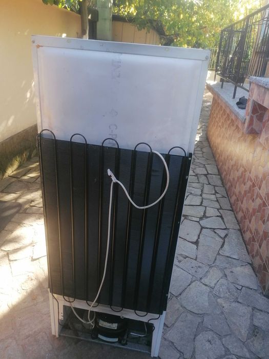 Продавам Хладилник Indesit