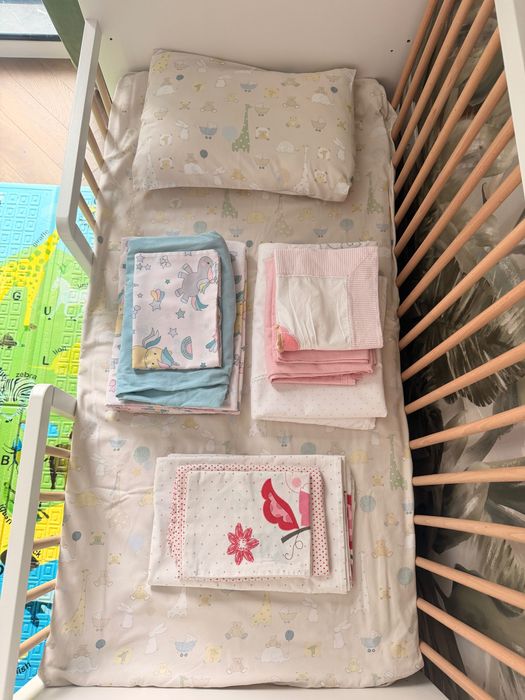 Patut de bebe Ikea reglabil (saltea si lenjerii incluse)