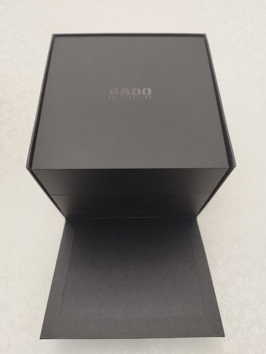 Продам часы RADO с 4 бриллиантами