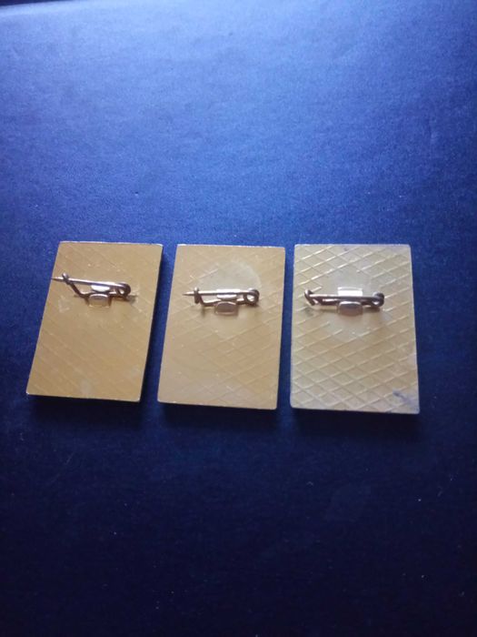 Значки на БТС - | , || , ||| място